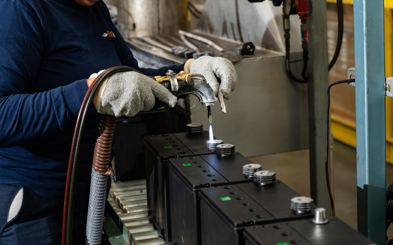 abr-BATTERY-RECYCLING-carousel-ep-battery-mfg1-768x480