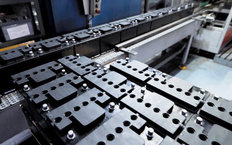 abr-BATTERY-RECYCLING-carousel-ep-battery-mfg2-768x480